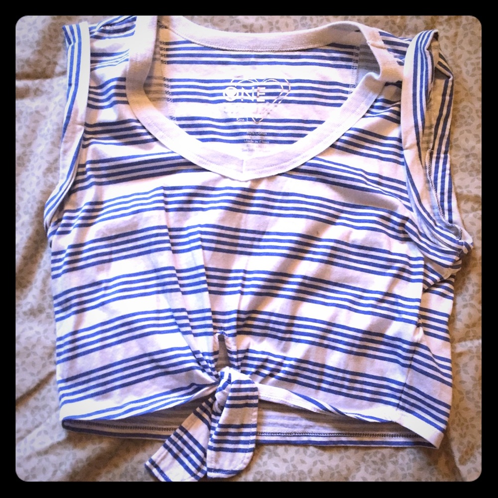 Women’s White and blue v neck crop top large